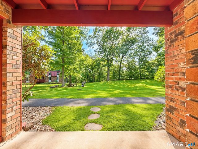 10 Woodsedge Drive 6A, Newington, CT 06111