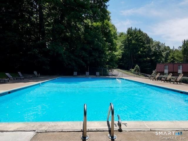 10 Woodsedge Drive 6A, Newington, CT 06111
