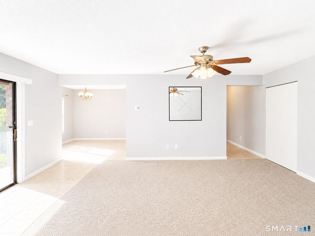 10 Woodsedge Drive 6A, Newington, CT 06111