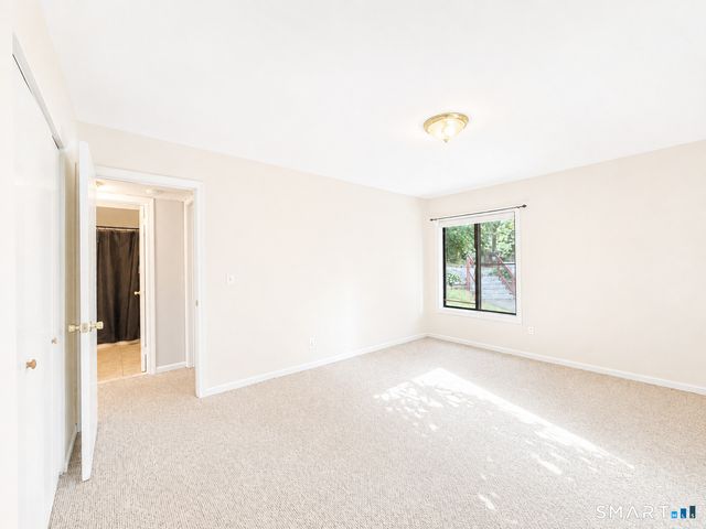 10 Woodsedge Drive 6A, Newington, CT 06111