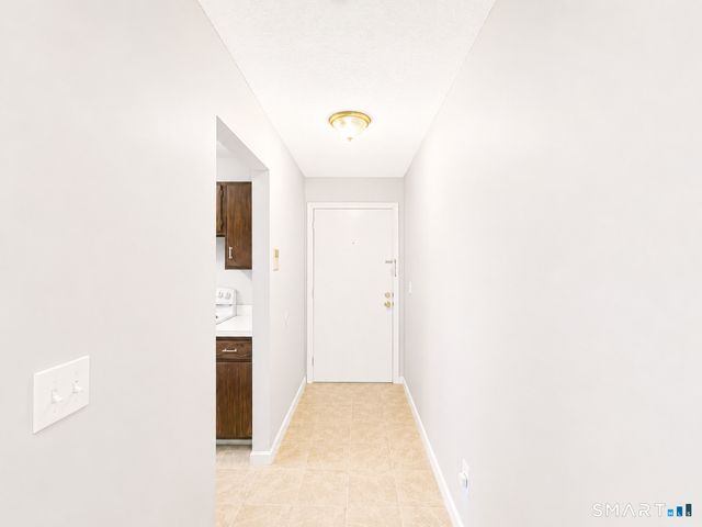 10 Woodsedge Drive 6A, Newington, CT 06111