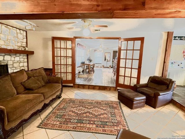 102 Audrey Alene Dr., San Antonio, TX 78216