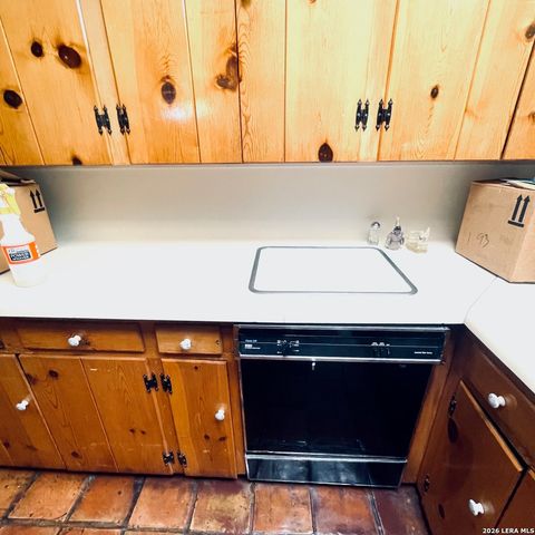 102 Audrey Alene Dr., San Antonio, TX 78216