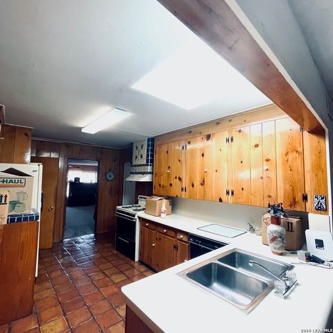 102 Audrey Alene Dr., San Antonio, TX 78216