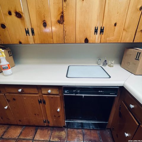 102 Audrey Alene Dr., San Antonio, TX 78216