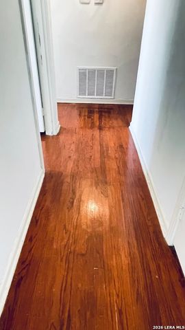 102 Audrey Alene Dr., San Antonio, TX 78216