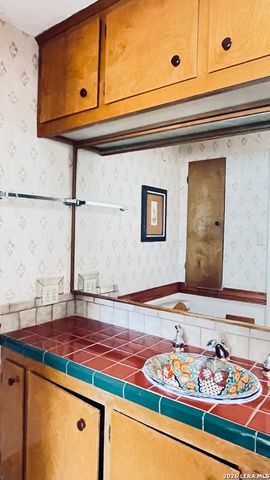 102 Audrey Alene Dr., San Antonio, TX 78216