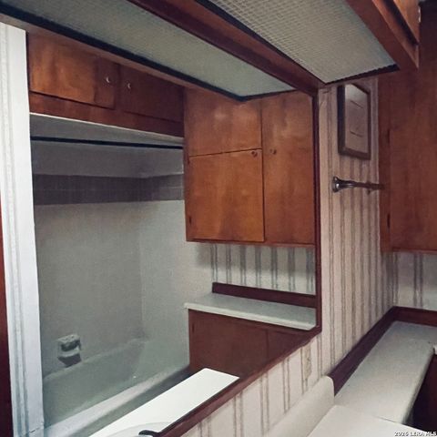 102 Audrey Alene Dr., San Antonio, TX 78216