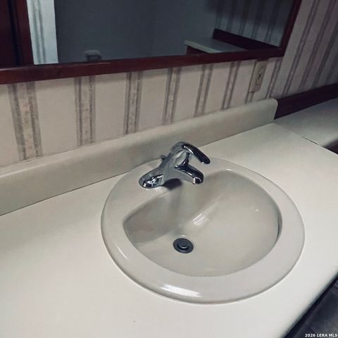 102 Audrey Alene Dr., San Antonio, TX 78216