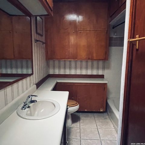 102 Audrey Alene Dr., San Antonio, TX 78216