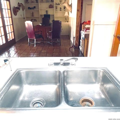 102 Audrey Alene Dr., San Antonio, TX 78216