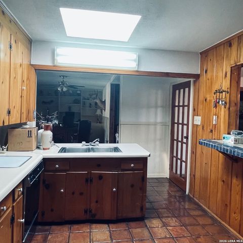 102 Audrey Alene Dr., San Antonio, TX 78216