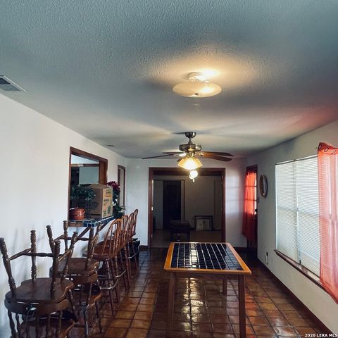 102 Audrey Alene Dr., San Antonio, TX 78216