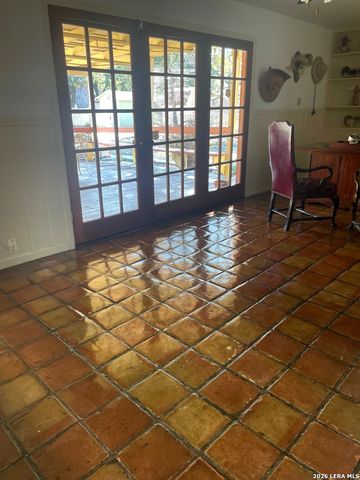 102 Audrey Alene Dr., San Antonio, TX 78216