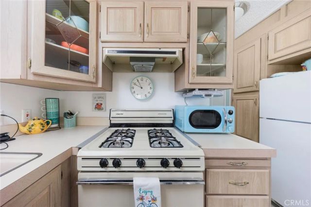 2750 W Acacia L14, Hemet, CA 92545