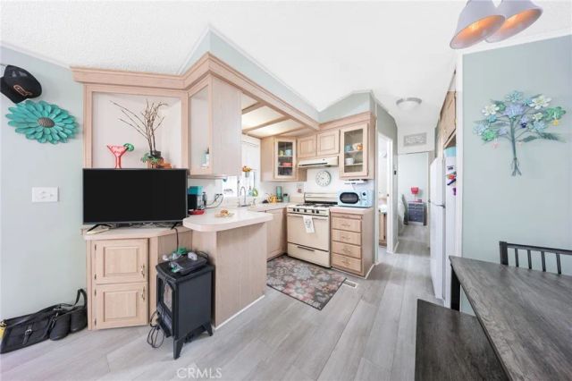 2750 W Acacia L14, Hemet, CA 92545