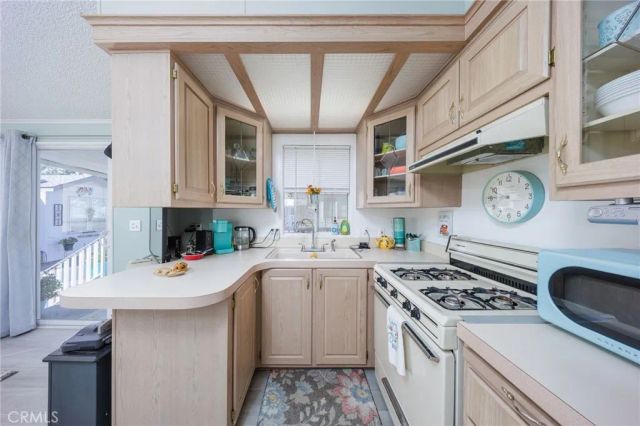 2750 W Acacia L14, Hemet, CA 92545