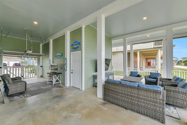 13602 Windlass Circle, Galveston, TX 77554