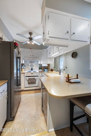 111 Hurstland Dr, Bardstown, KY 40004