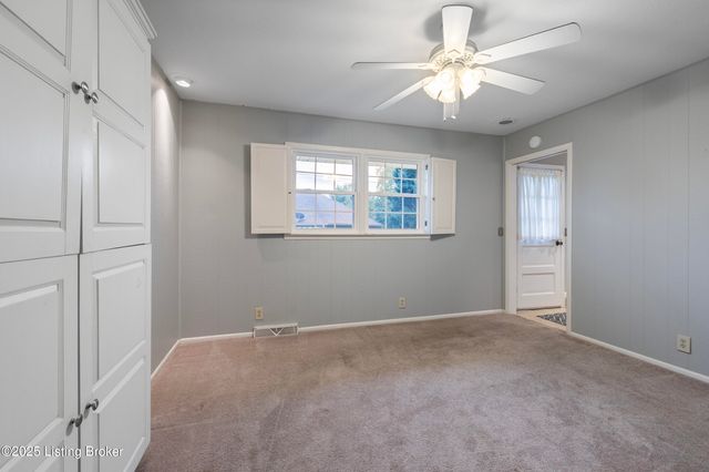 111 Hurstland Dr, Bardstown, KY 40004