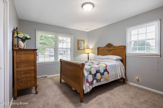 111 Hurstland Dr, Bardstown, KY 40004