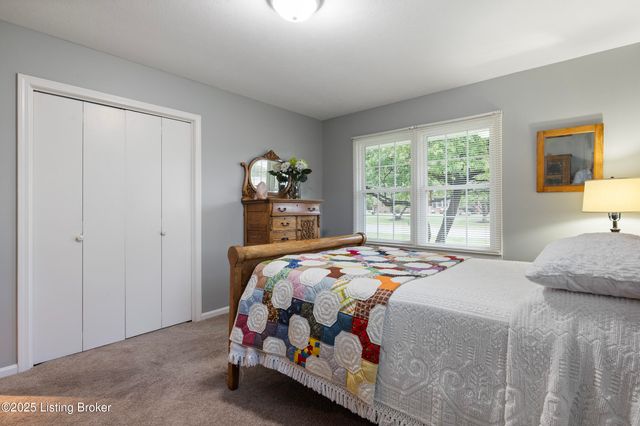 111 Hurstland Dr, Bardstown, KY 40004