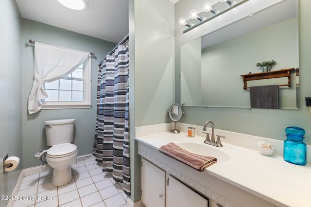 111 Hurstland Dr, Bardstown, KY 40004