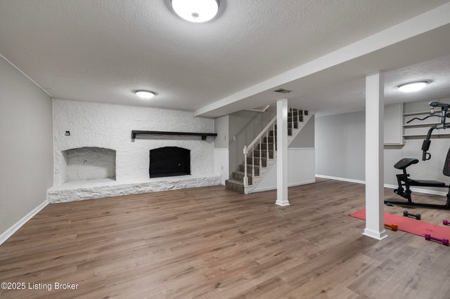 111 Hurstland Dr, Bardstown, KY 40004