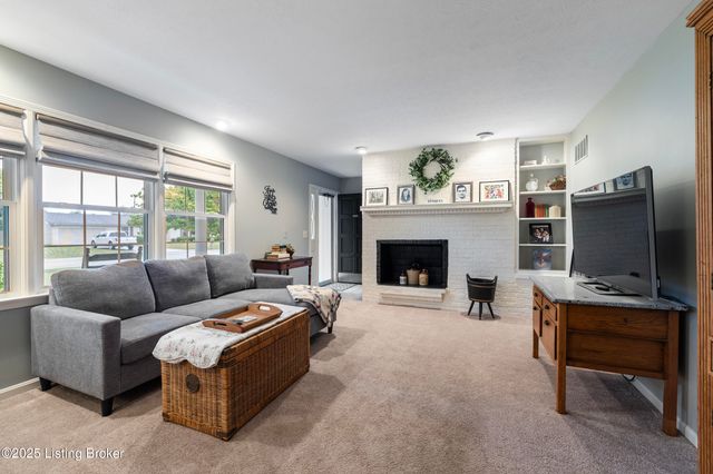 111 Hurstland Dr, Bardstown, KY 40004