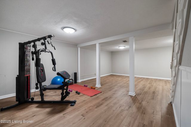 111 Hurstland Dr, Bardstown, KY 40004