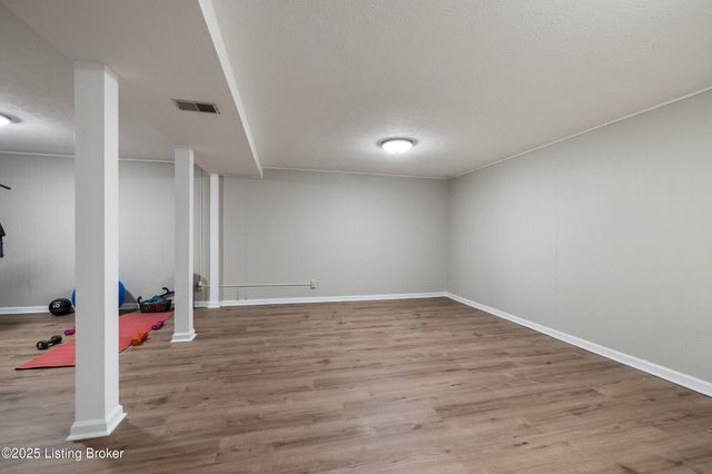 111 Hurstland Dr, Bardstown, KY 40004