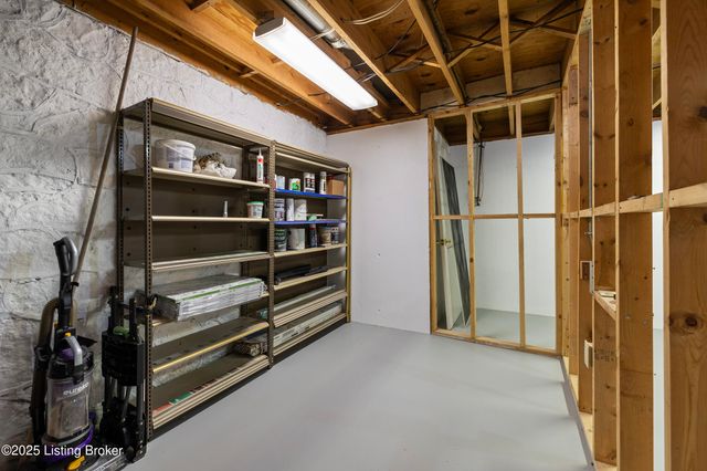 111 Hurstland Dr, Bardstown, KY 40004