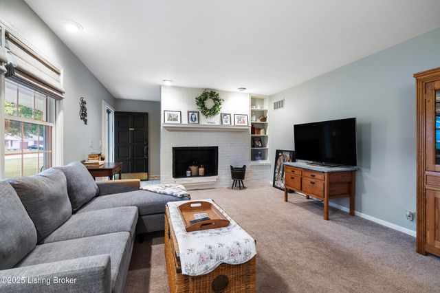 111 Hurstland Dr, Bardstown, KY 40004