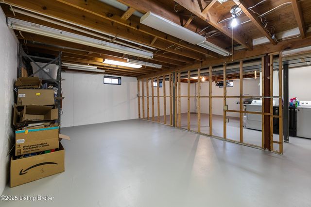 111 Hurstland Dr, Bardstown, KY 40004