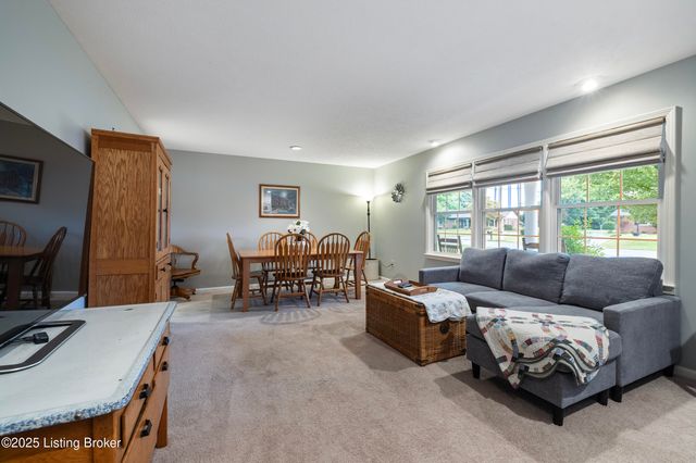 111 Hurstland Dr, Bardstown, KY 40004