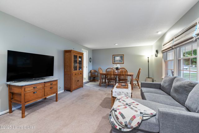 111 Hurstland Dr, Bardstown, KY 40004