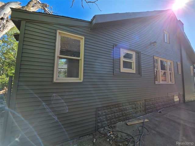 2530 Fullerton Street, Detroit, MI 48238