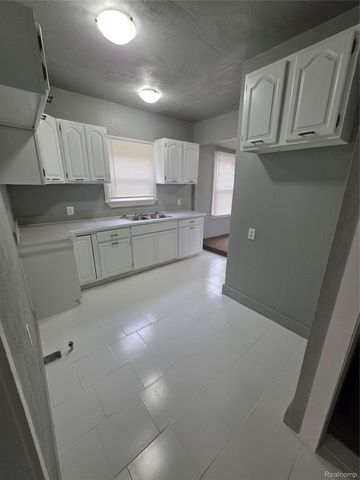 2530 Fullerton Street, Detroit, MI 48238