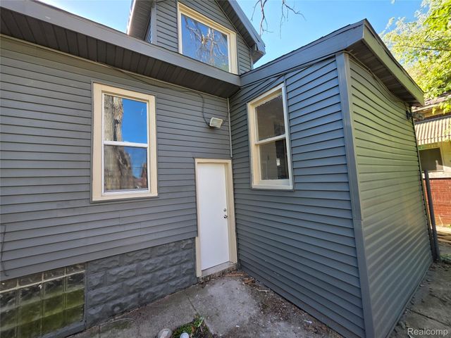 2530 Fullerton Street, Detroit, MI 48238