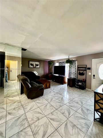 8350 NW 27th Pl, Sunrise, FL 33322