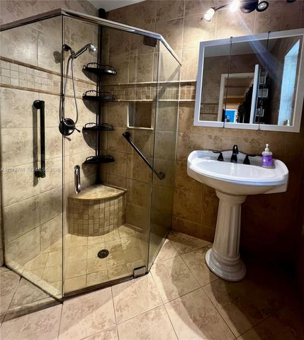 8350 NW 27th Pl, Sunrise, FL 33322