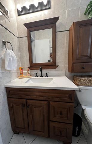 8350 NW 27th Pl, Sunrise, FL 33322