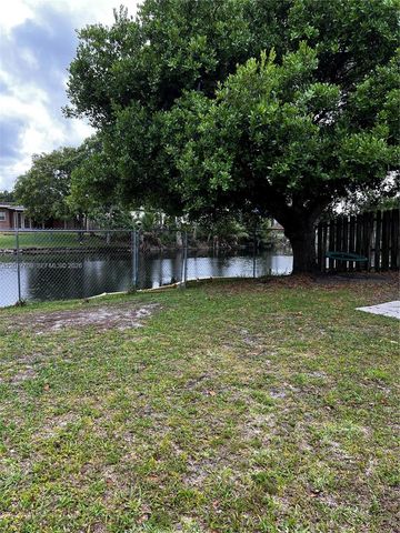 8350 NW 27th Pl, Sunrise, FL 33322