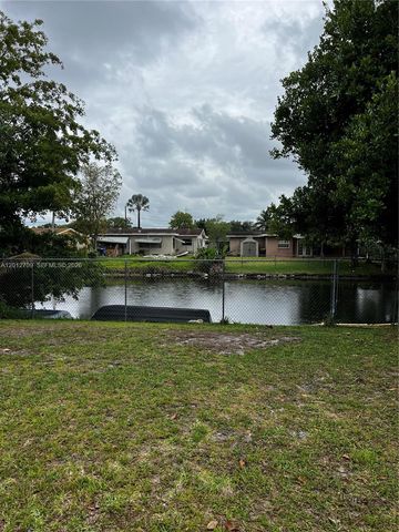 8350 NW 27th Pl, Sunrise, FL 33322