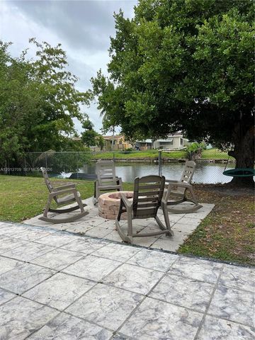8350 NW 27th Pl, Sunrise, FL 33322