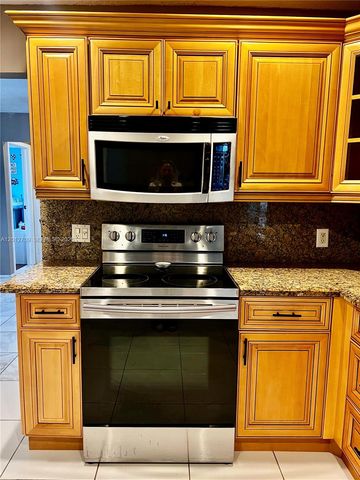 8350 NW 27th Pl, Sunrise, FL 33322