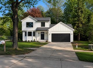 12602 Beresford Drive, Sterling Heights, MI 48313