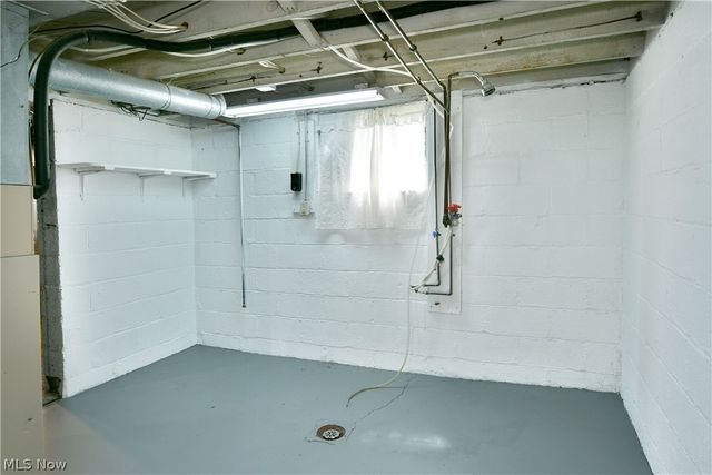 1735 Edgewood Street NE, Warren, OH 44483