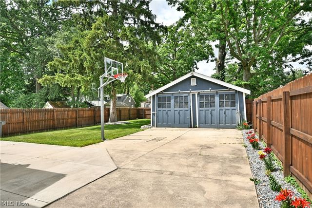 1735 Edgewood Street NE, Warren, OH 44483