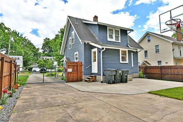1735 Edgewood Street NE, Warren, OH 44483